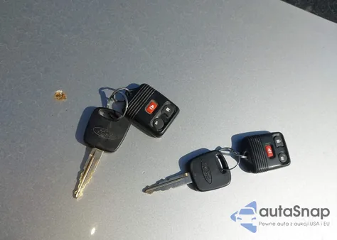 2004 Ford Escape Xlt z USA, uszkodzony, nr VIN 1FMYU93104KB09614